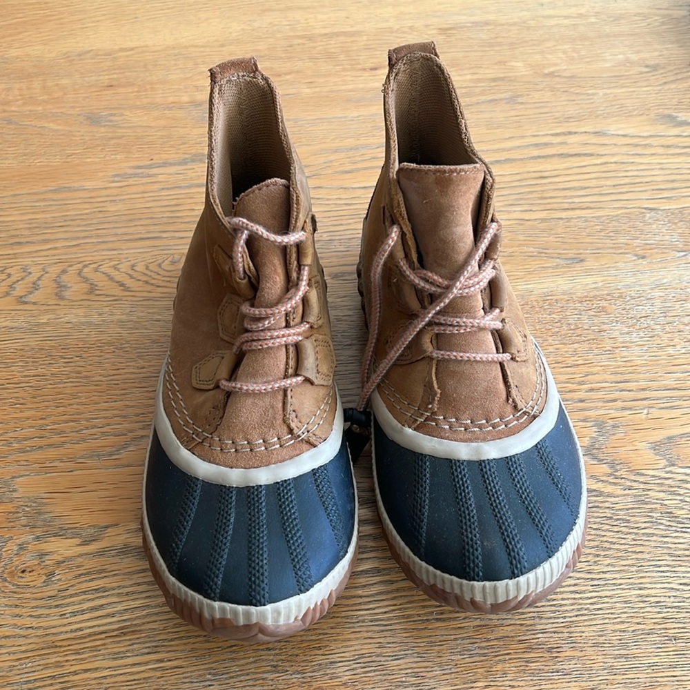 Sorel Out N About boot, size 4, tan